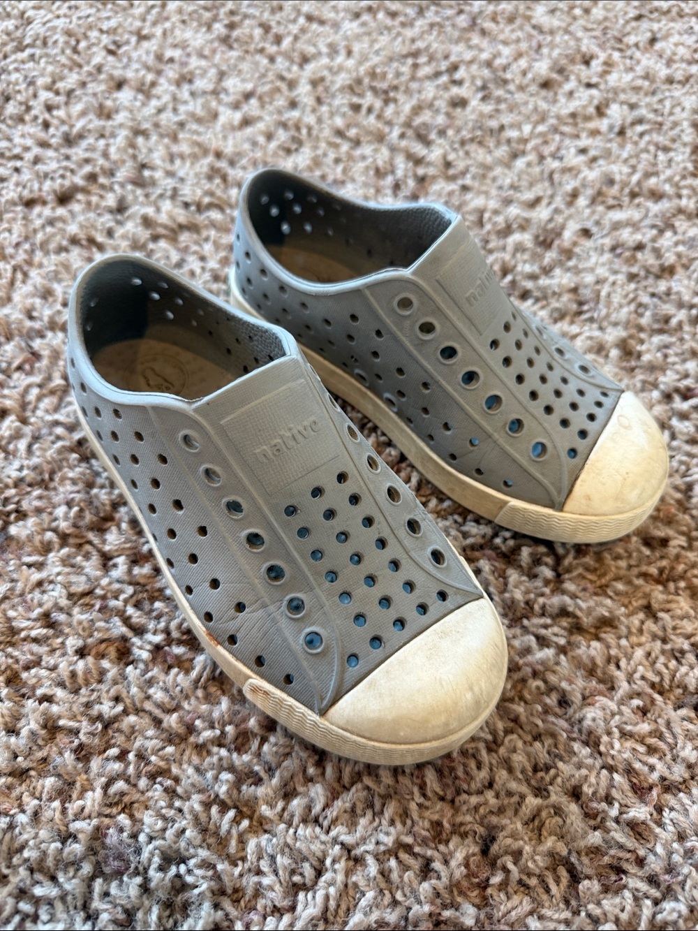 Native Kids Water Shoes Slip-On in Light Gray with White Toe